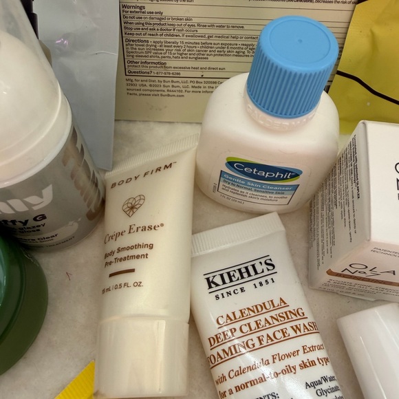 Elegant Ulta Purple Velvet Makeup Bag with 21 New Products - Picture 8 of 16